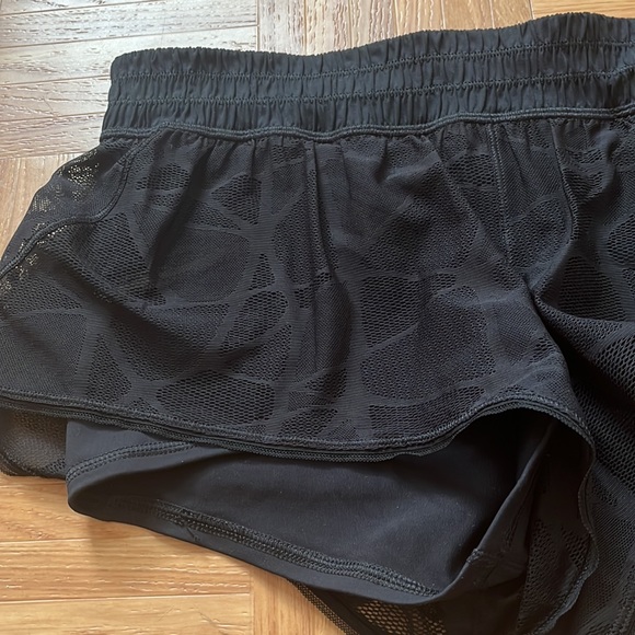 Lululemon City Sky Run By Short Black size 8 - Picture 5 of 11